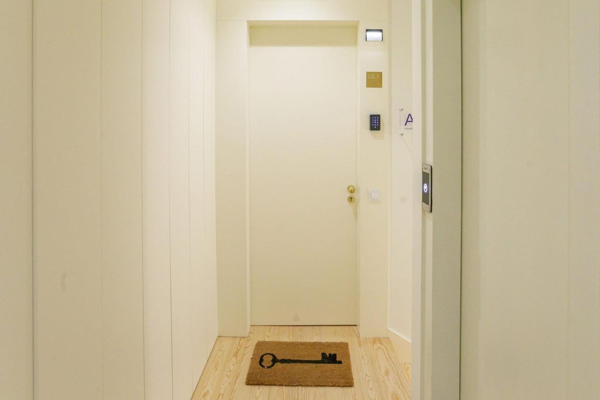 Door 65 - Historical Center Apartments Порто Екстериор снимка